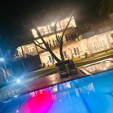 The Shade Brothers Hotel Katunayake Exterior photo