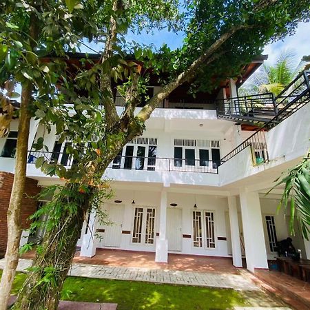 The Shade Brothers Hotel Katunayake Exterior photo