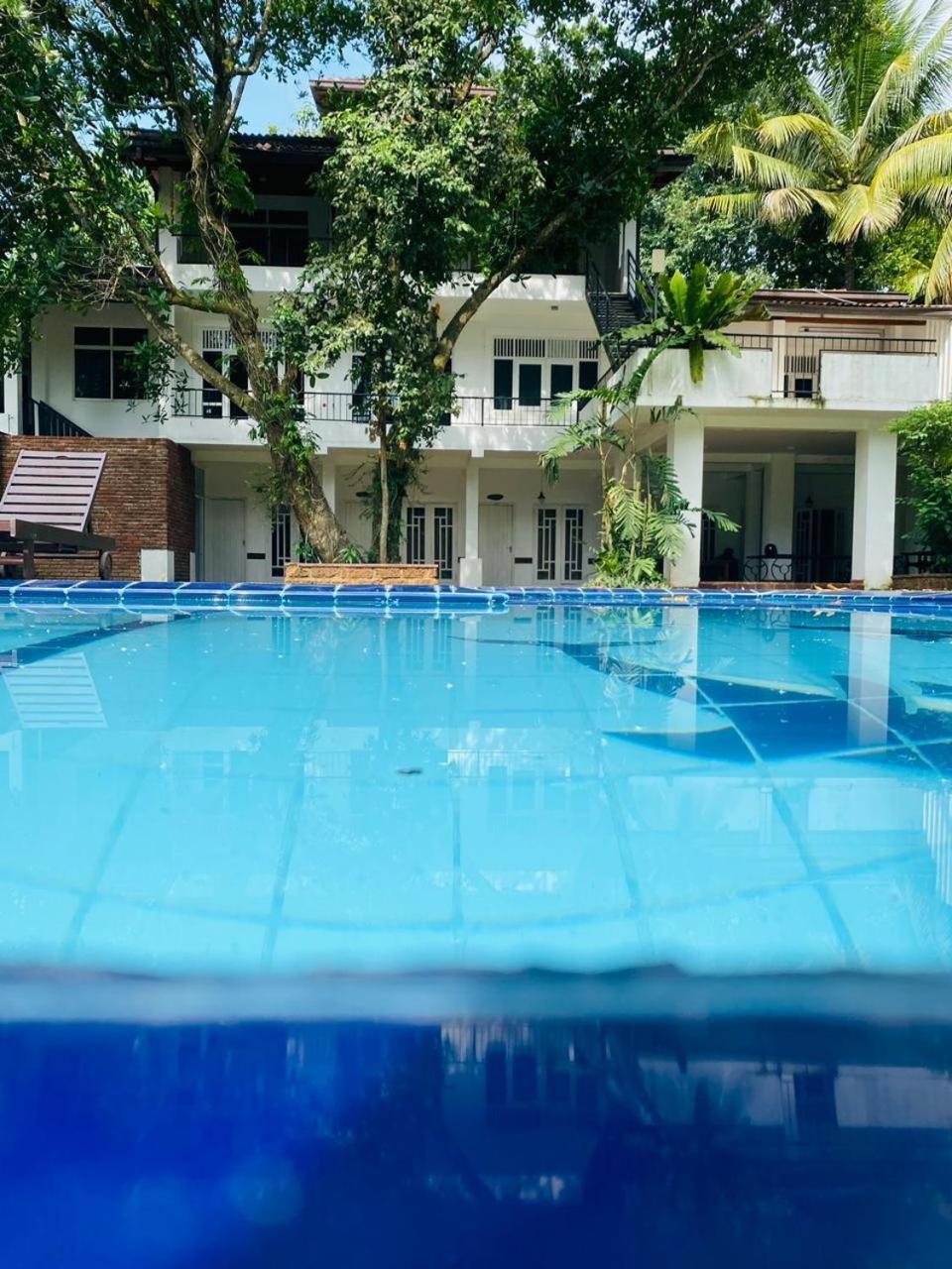 The Shade Brothers Hotel Katunayake Exterior photo